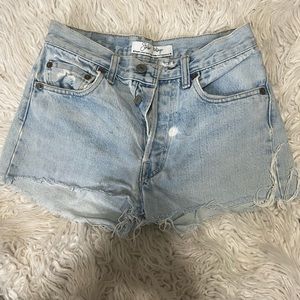 Womens vintage levi shorts Size 00 23